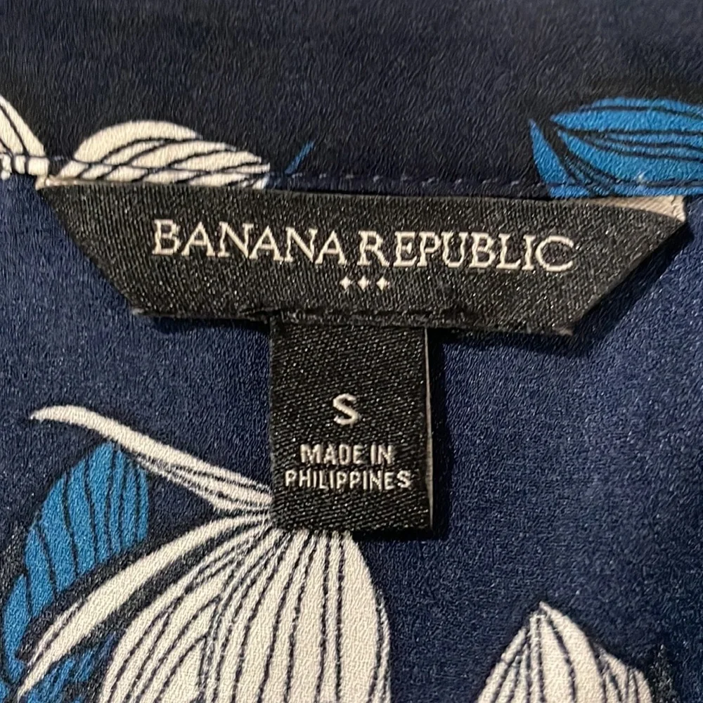 Bundle of tops for ladies 👚 Banana Republic, Ann Taylor and Old Navy. - Picture 2 of 10